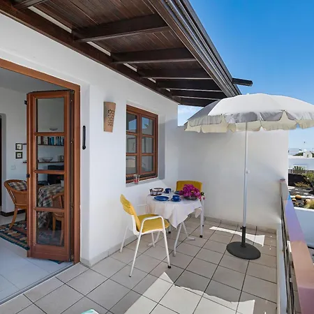 En Puerto Del Carmen, 4 *